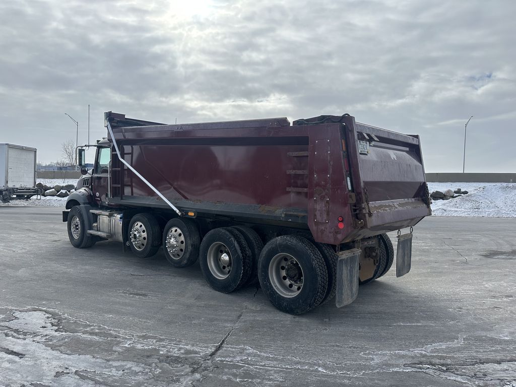 Slide images of 2022 MACK GR104BR