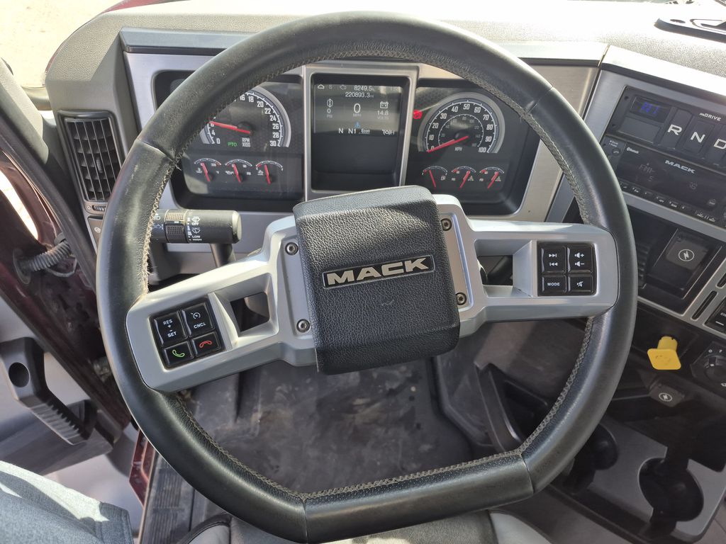 Slide images of 2022 MACK GR104BR