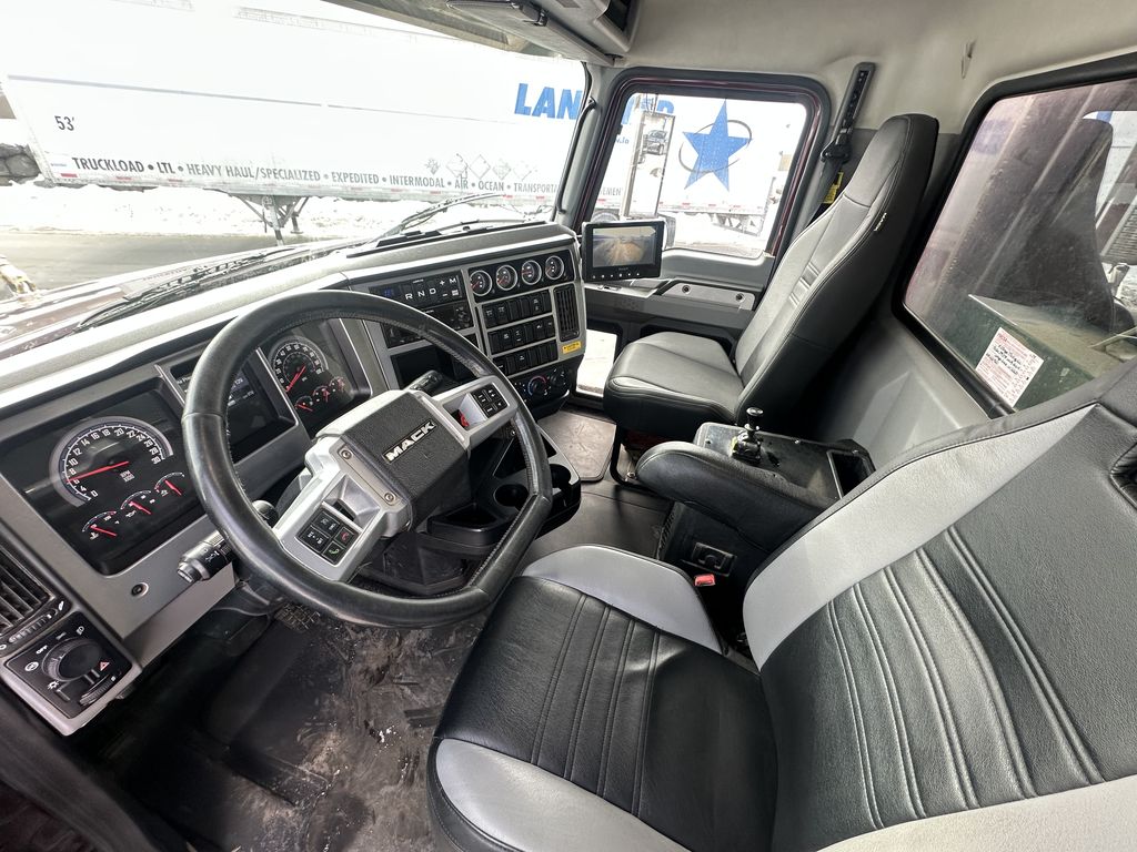 Slide images of 2022 MACK GR104BR