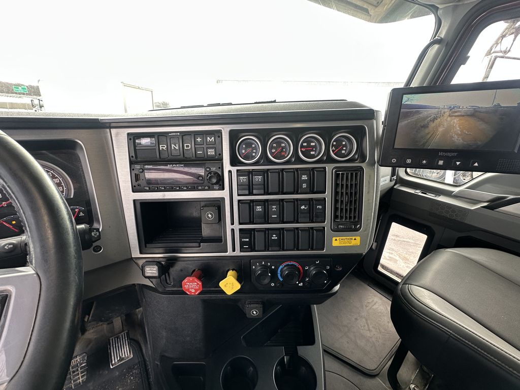 Slide images of 2022 MACK GR104BR