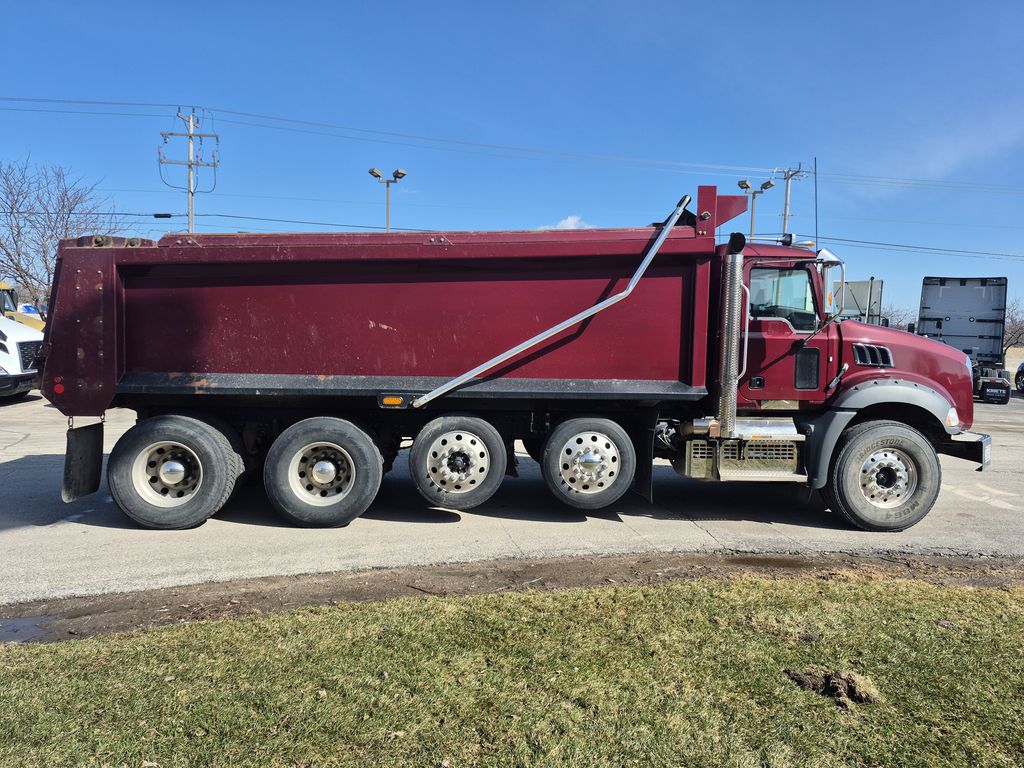 Slide images of 2022 MACK GR104BR