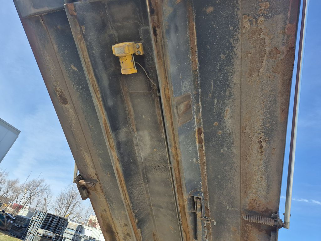 Slide images of 2022 MACK GR104BR