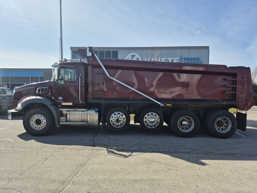 Slide images of 2022 MACK GR104BR