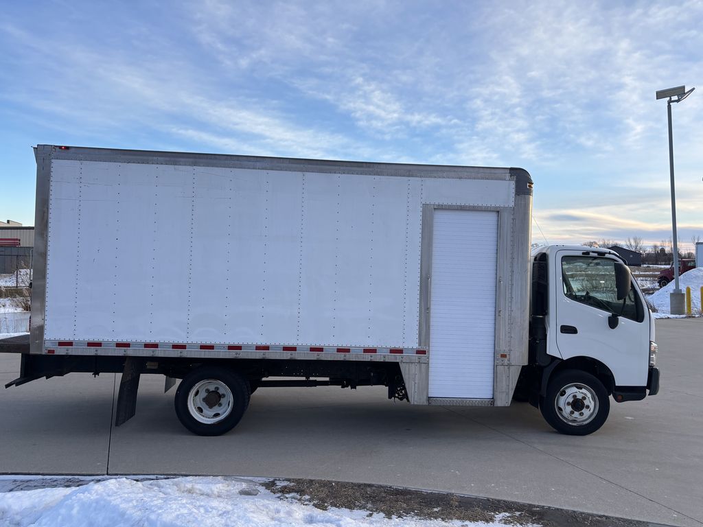 Slide images of 2018 HINO 195