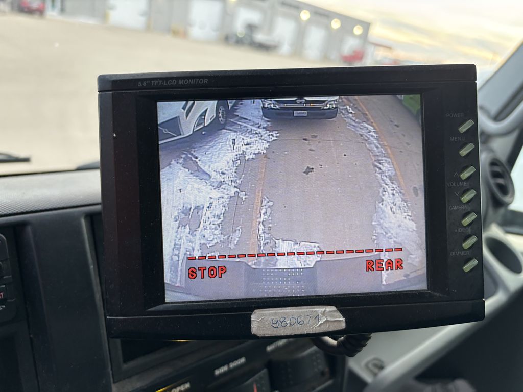 Slide images of 2018 HINO 195
