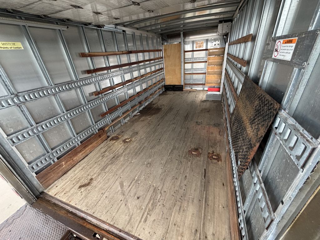 Slide images of 2018 HINO 195
