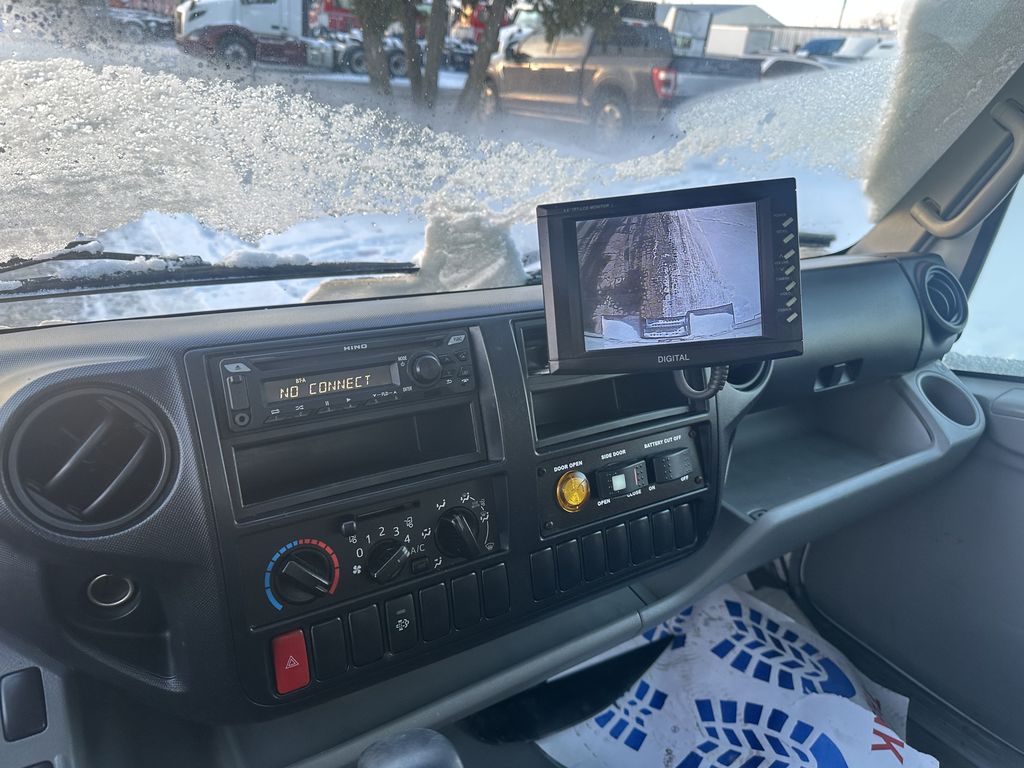 Slide images of 2018 HINO 195