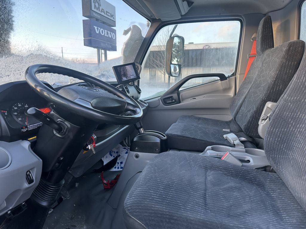 Slide images of 2018 HINO 195