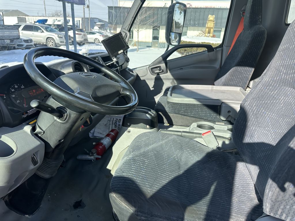 Slide images of 2018 HINO 195