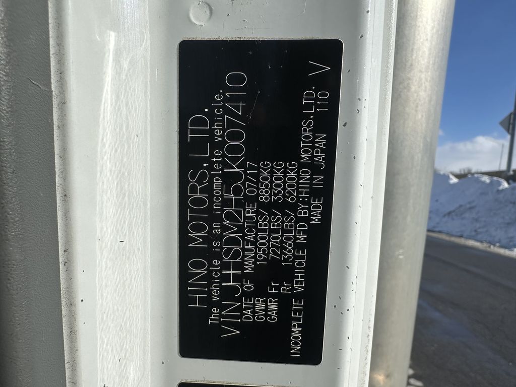 Slide images of 2018 HINO 195