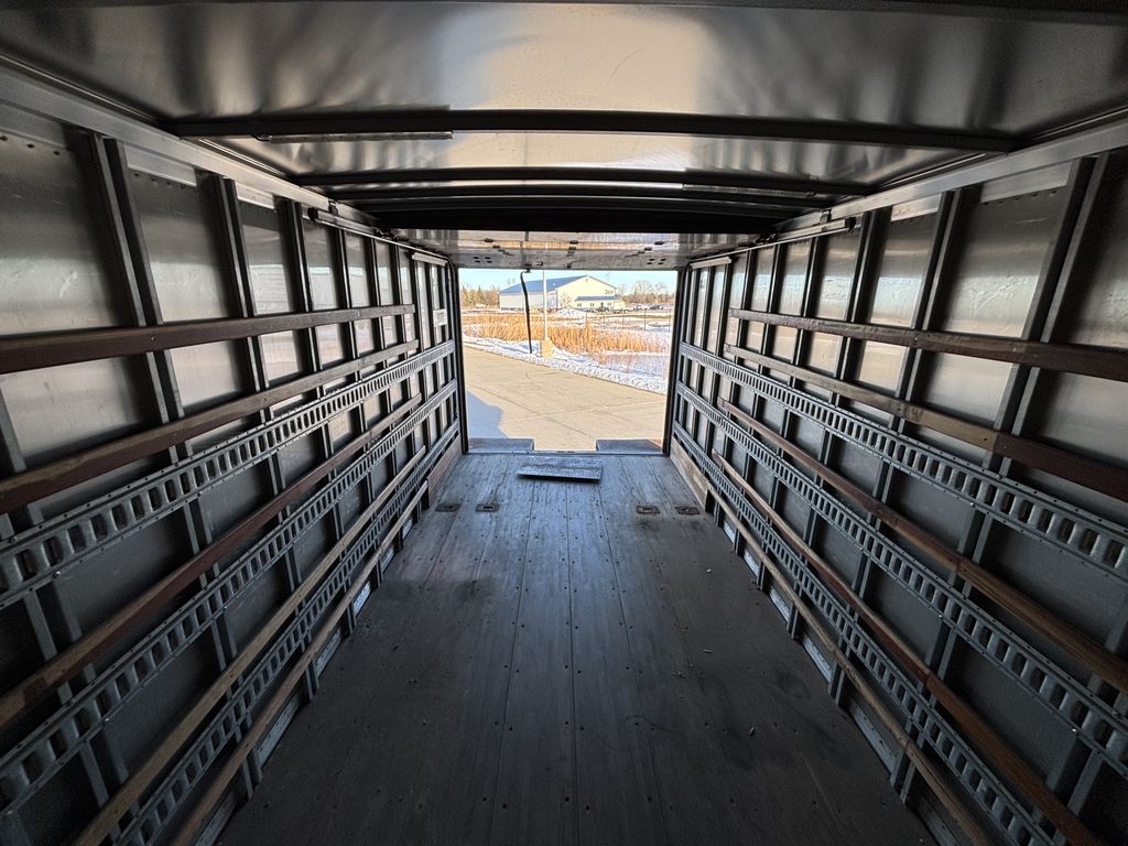 Slide images of 2018 HINO 195