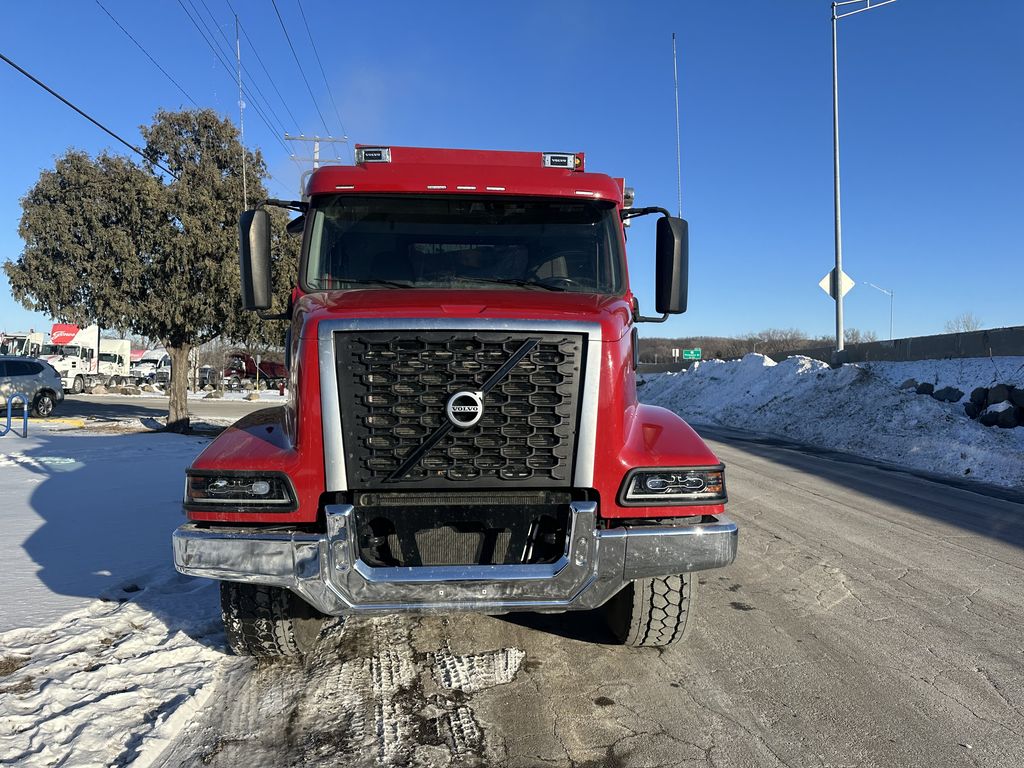 Slide images of 2025 VOLVO VHD64B300