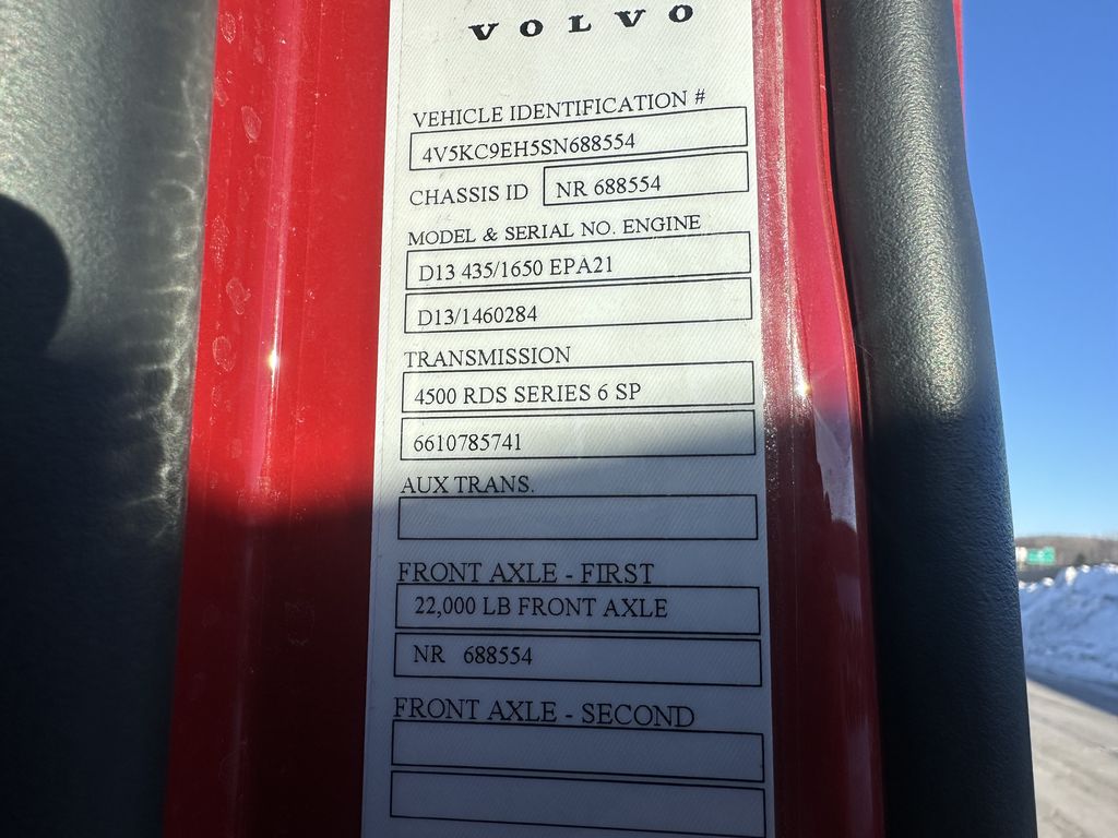 Slide images of 2025 VOLVO VHD64B300