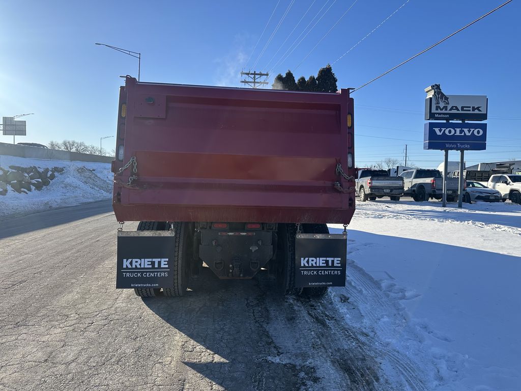 Slide images of 2025 VOLVO VHD64B300