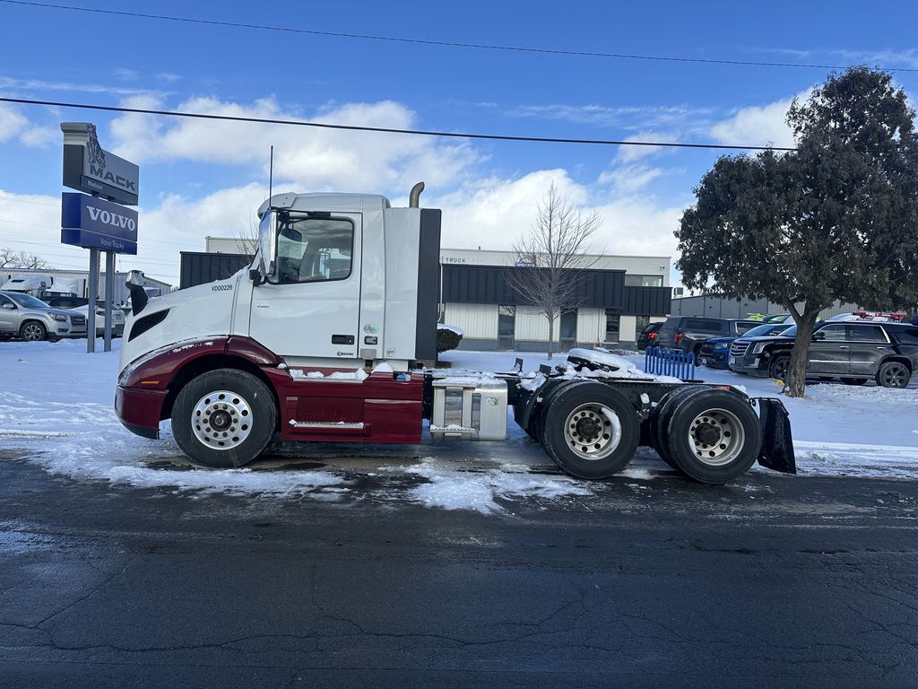 Slide images of 2020 VOLVO VNR64T-300