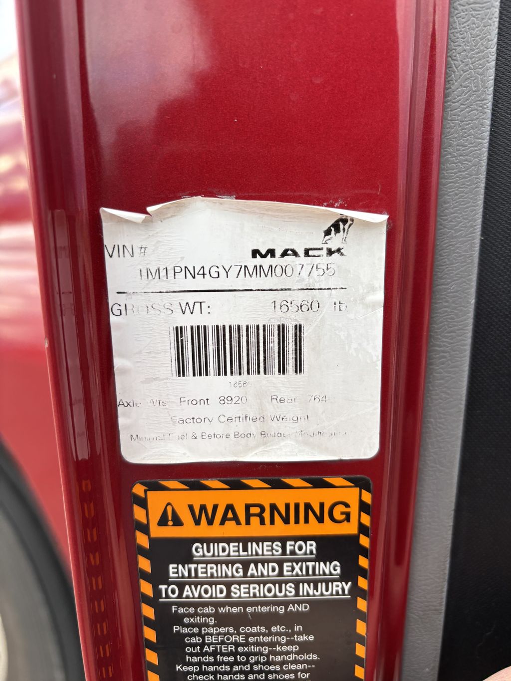 Slide images of 2021 MACK PI64T