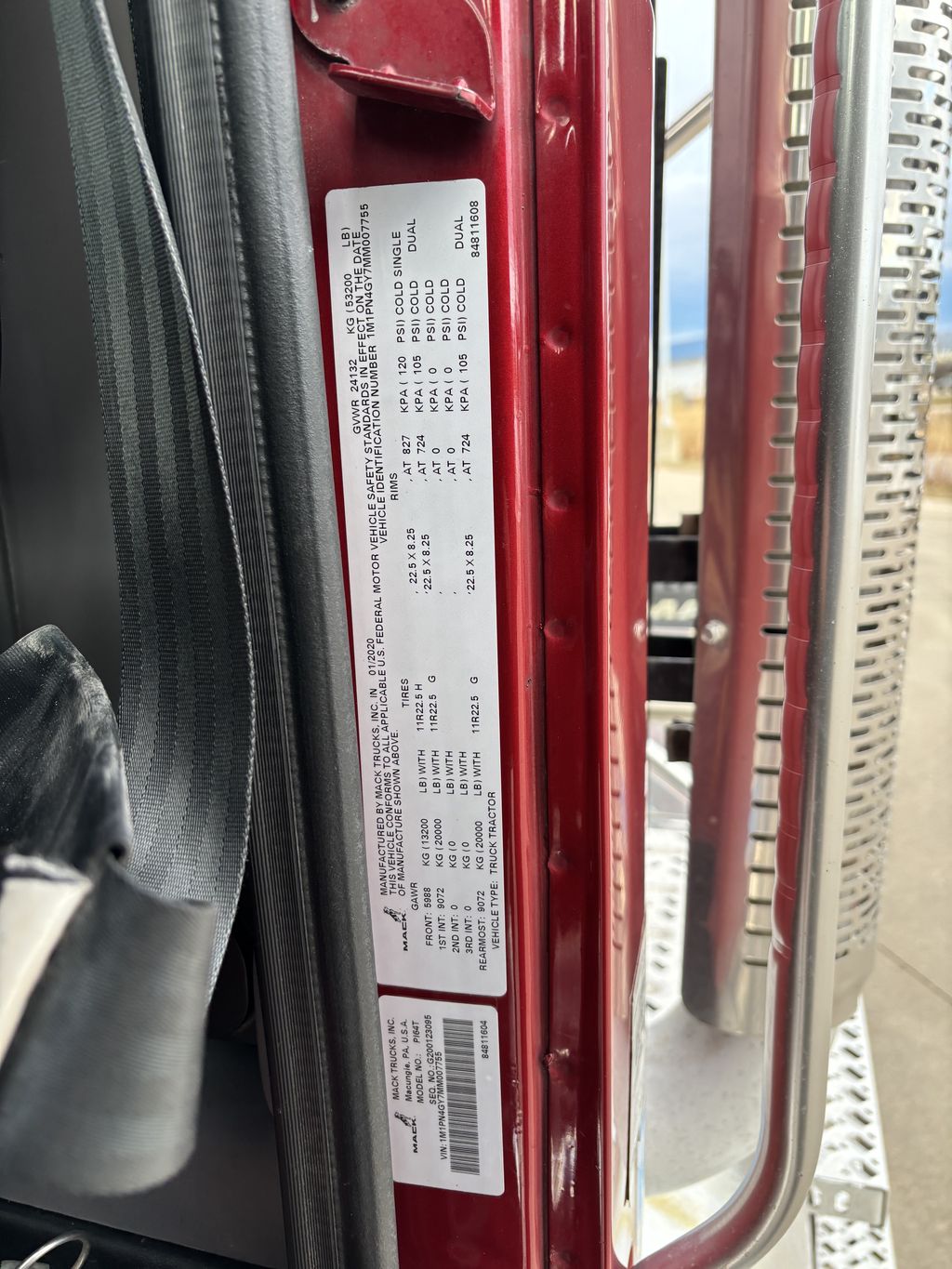 Slide images of 2021 MACK PI64T