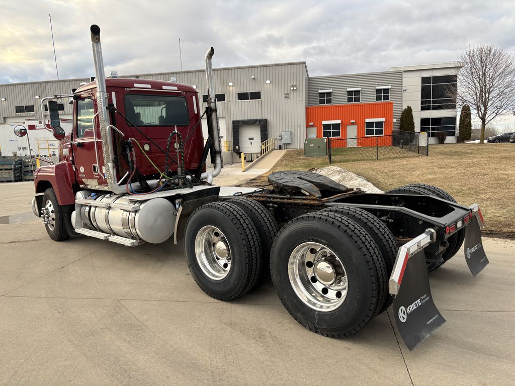 Slide images of 2021 MACK PI64T