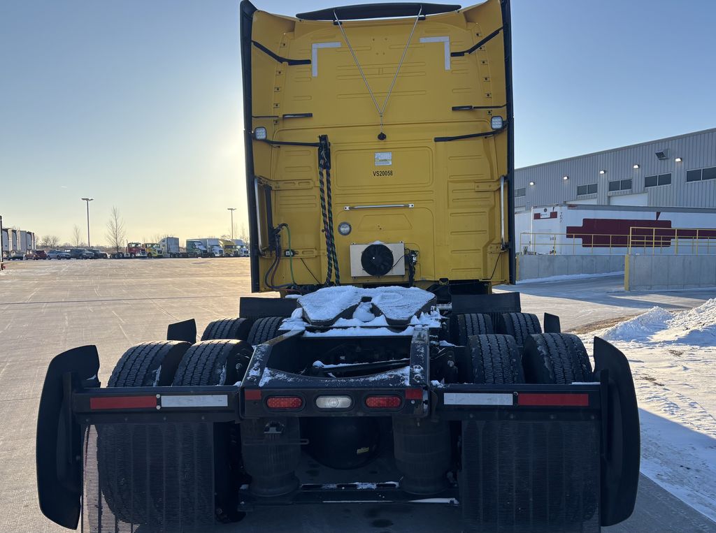 Slide images of 2022 VOLVO VNL64T760