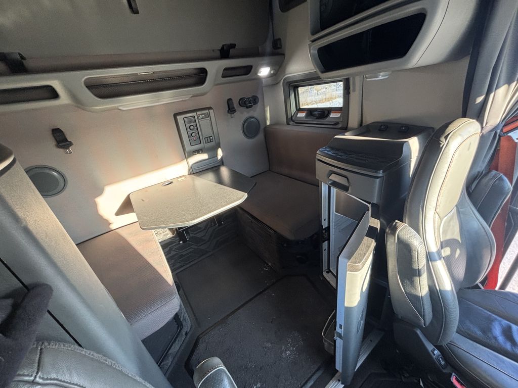 Slide images of 2022 VOLVO VNL64T760