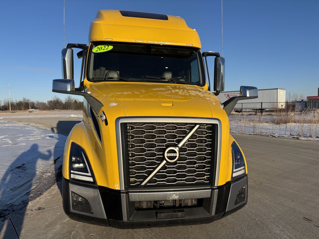 Slide images of 2022 VOLVO VNL64T760