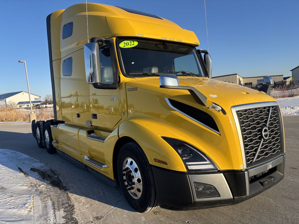 Slide images of 2022 VOLVO VNL64T760