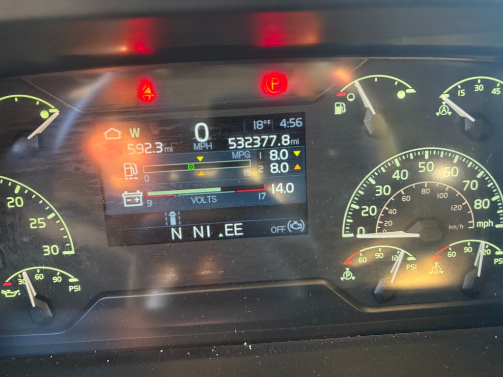 Slide images of 2022 VOLVO VNL64T760