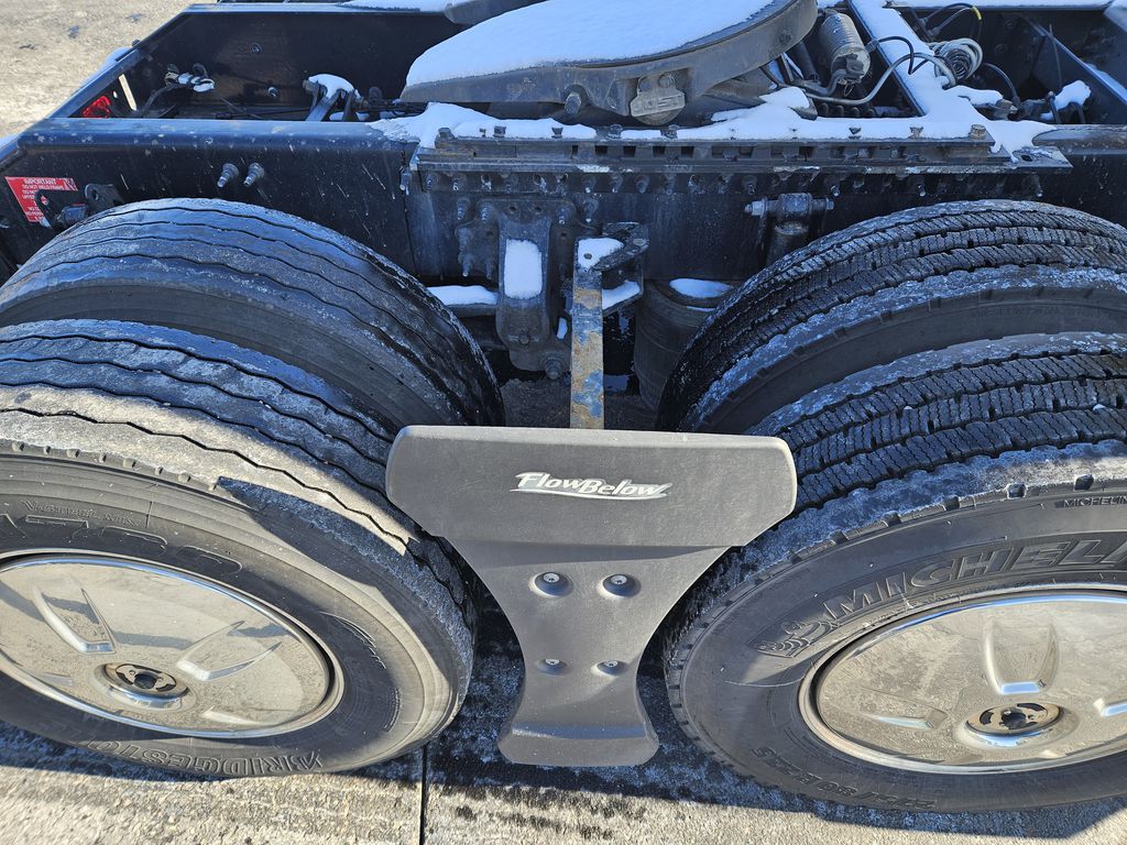 Slide images of 2022 VOLVO VNL64T760 