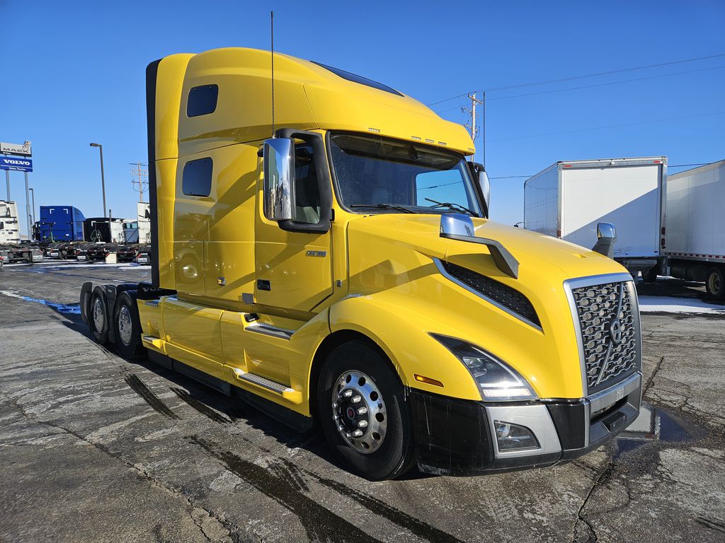 Slide images of 2022 VOLVO VNL64T760 