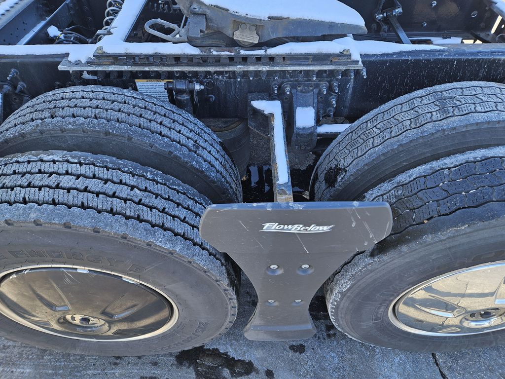 Slide images of 2022 VOLVO VNL64T760 