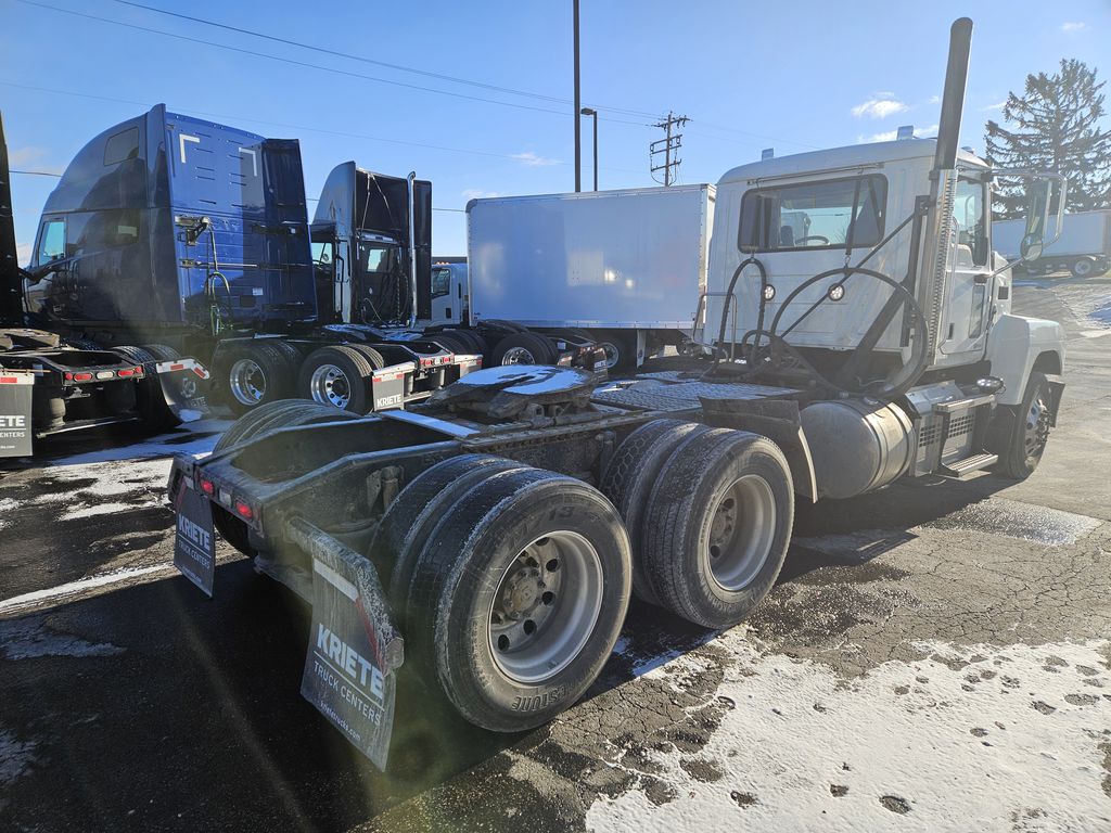 Slide images of 2022 MACK PI64T 