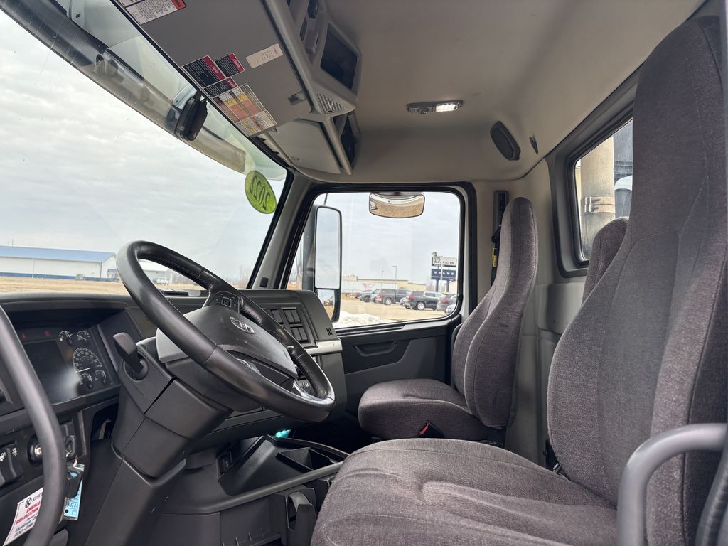 Slide images of 2022 VOLVO VNR64T300