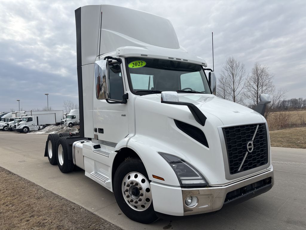 Slide images of 2022 VOLVO VNR64T300