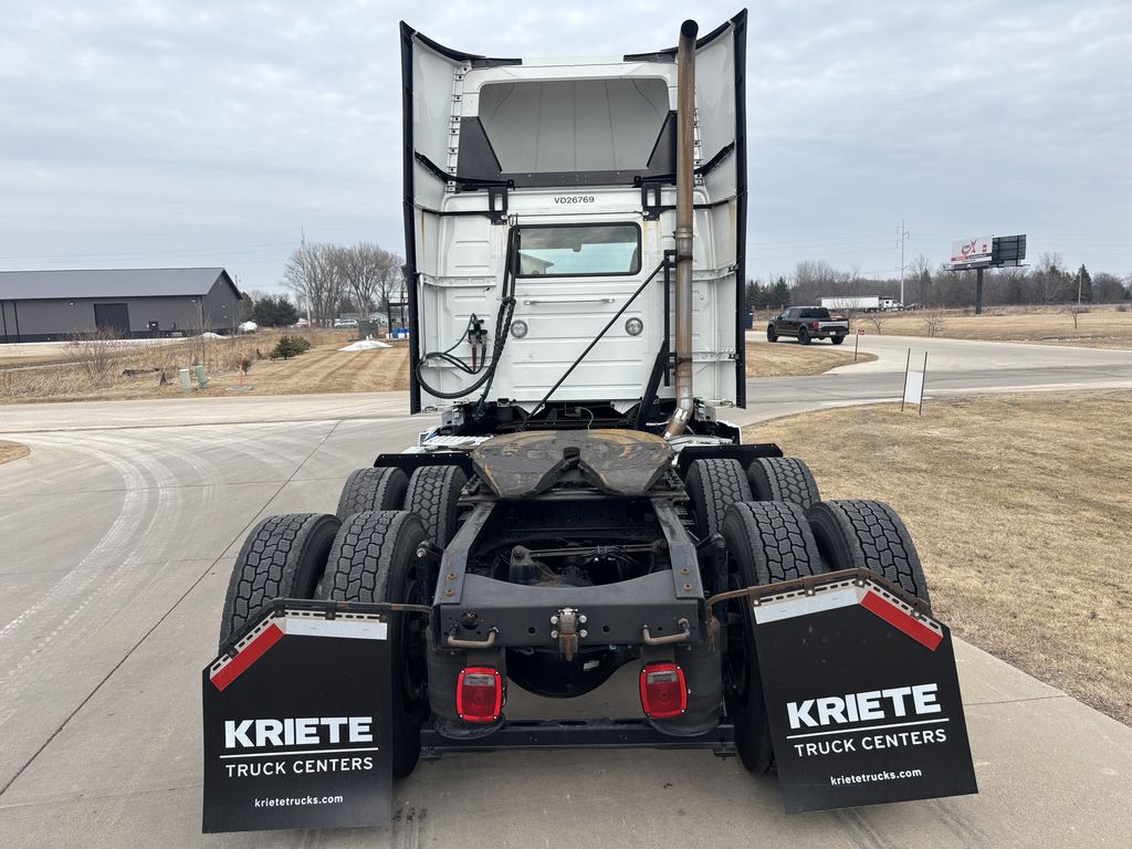 Slide images of 2022 VOLVO VNR64T300