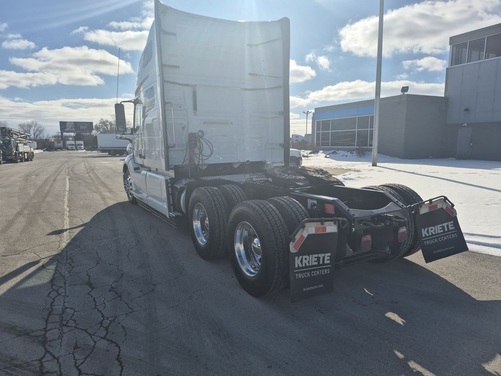 Slide images of 2025 VOLVO VNL64T760