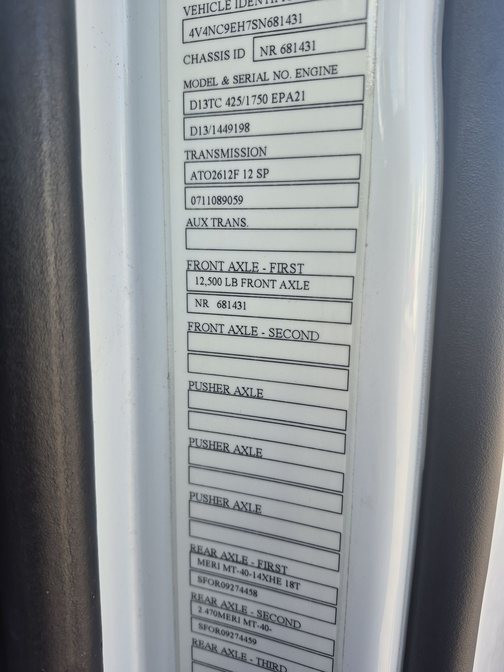 Slide images of 2025 VOLVO VNL64T760