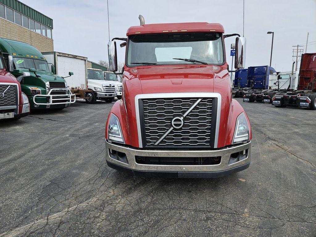 Slide images of 2020 VOLVO VNL64T300