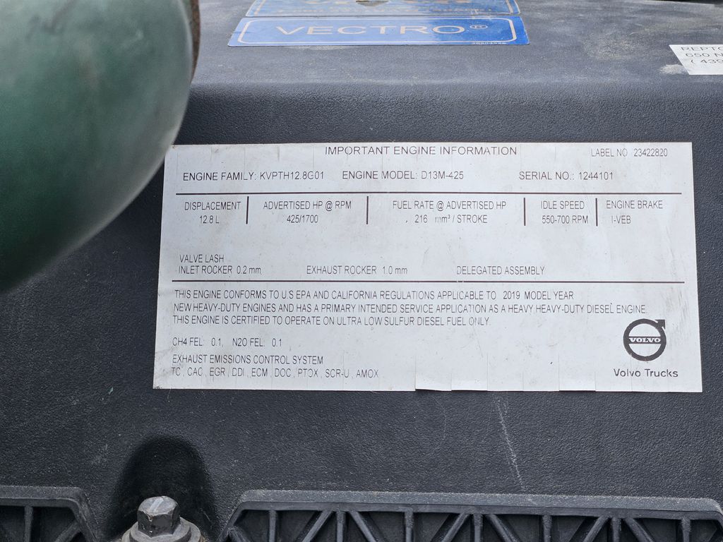 Slide images of 2020 VOLVO VNL64T300