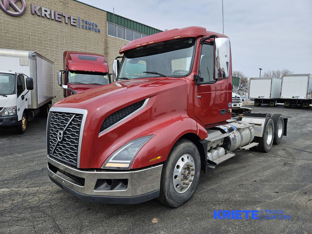 Image of 2020 VOLVO VNL64T300
