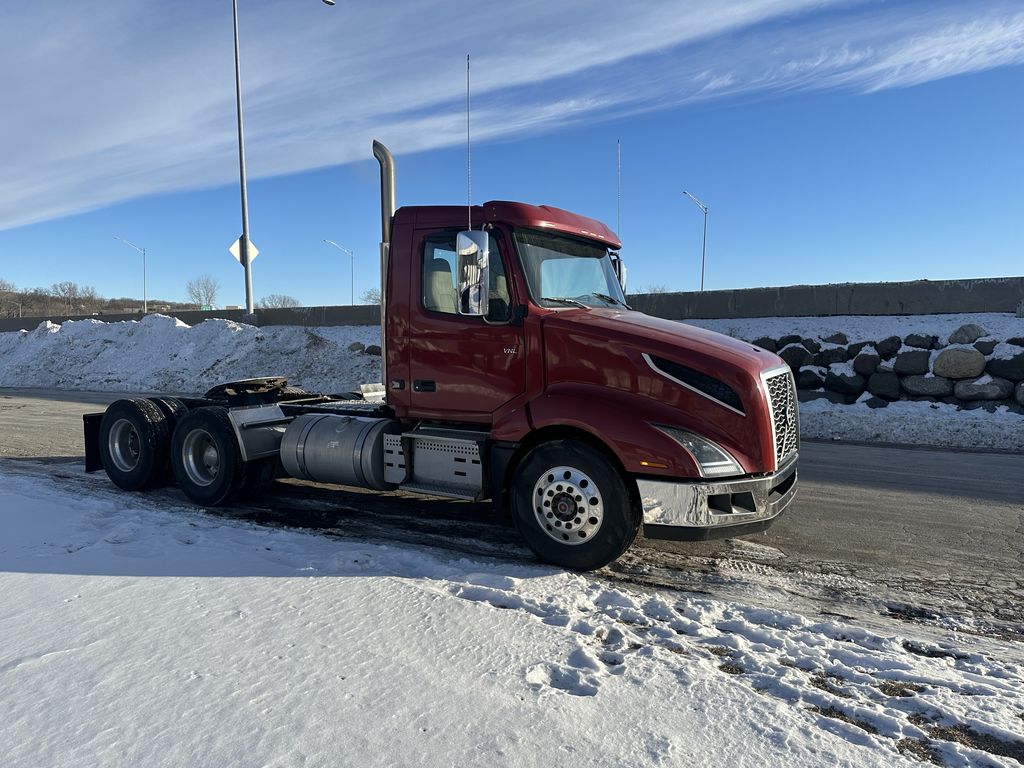 Slide images of 2020 VOLVO VNL64T300