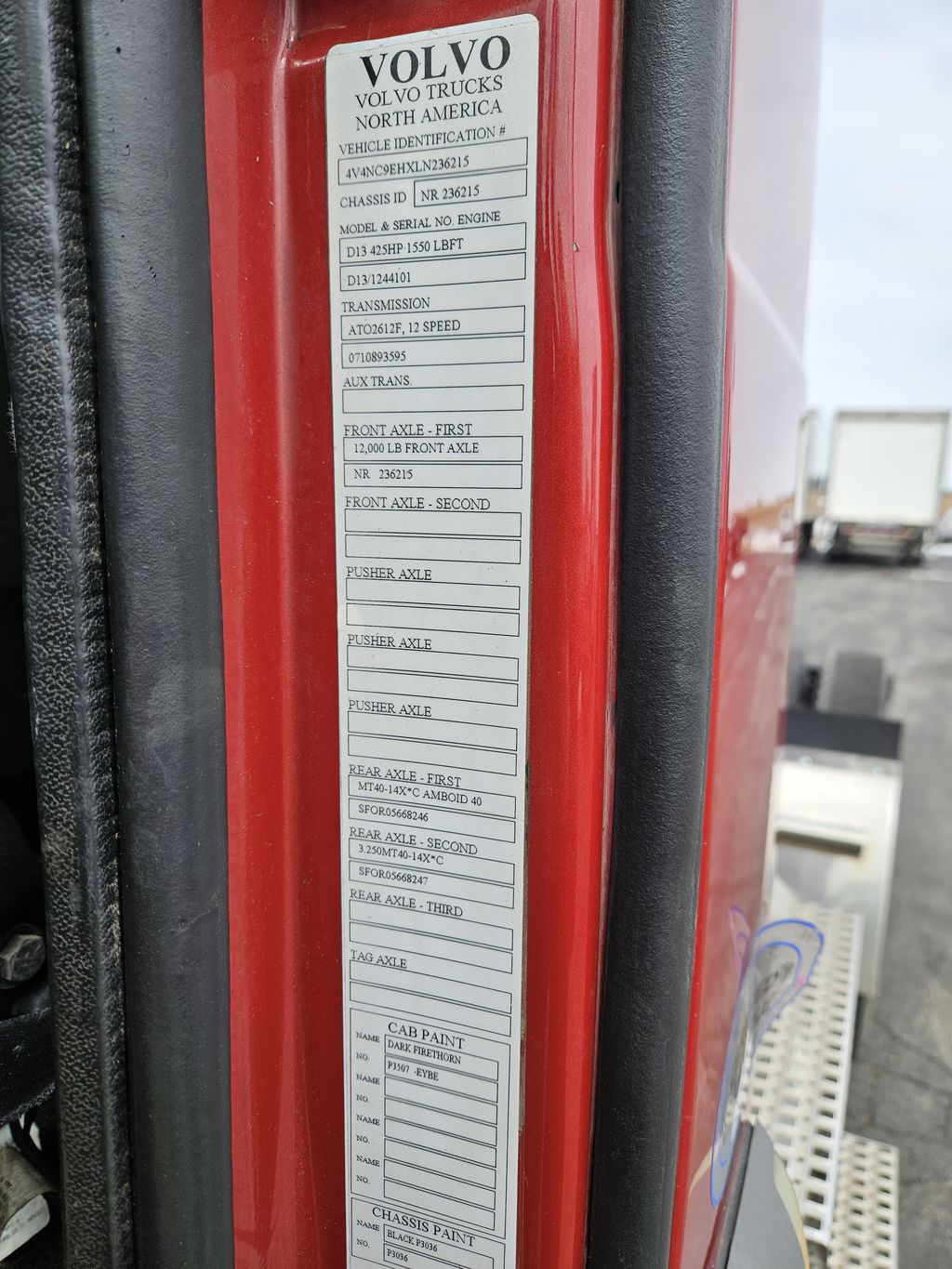 Slide images of 2020 VOLVO VNL64T300