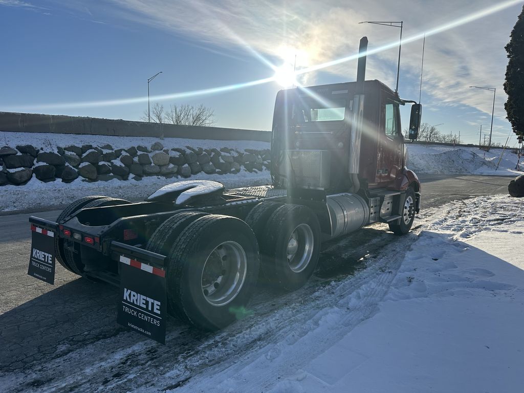 Slide images of 2020 VOLVO VNL64T300