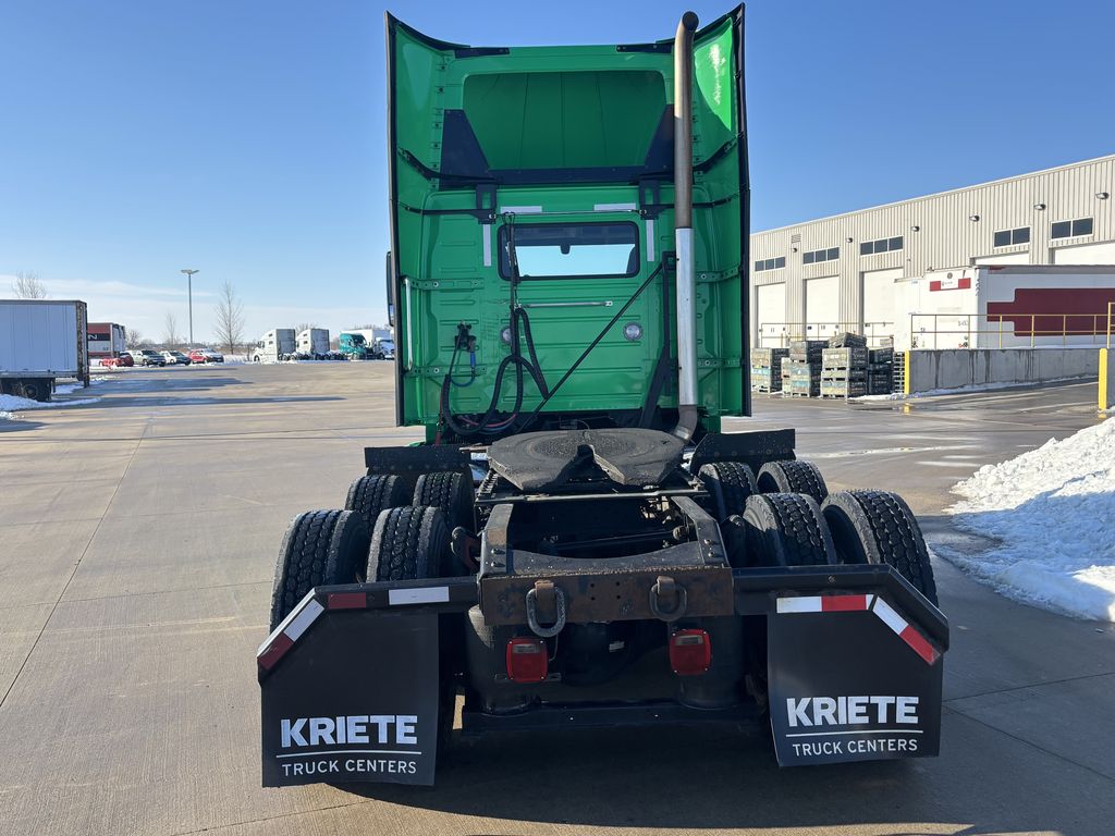 Slide images of 2021 VOLVO VNR64T