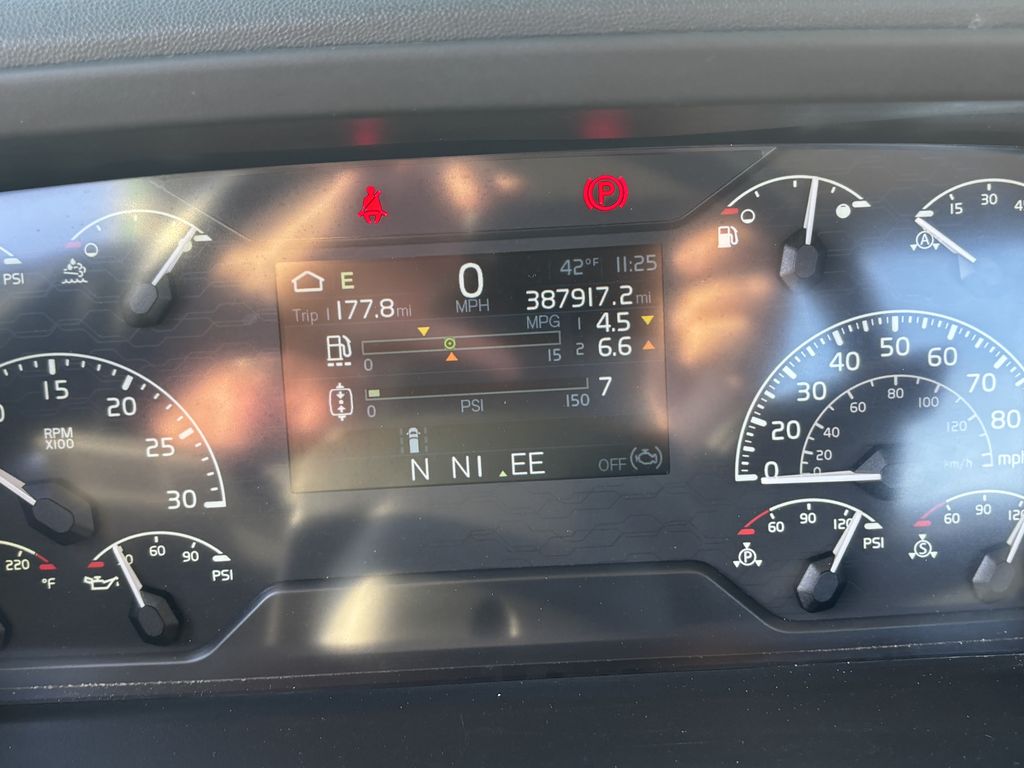 Slide images of 2021 VOLVO VNR64T