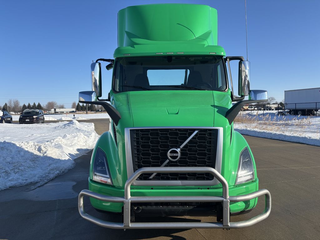 Slide images of 2021 VOLVO VNR64T