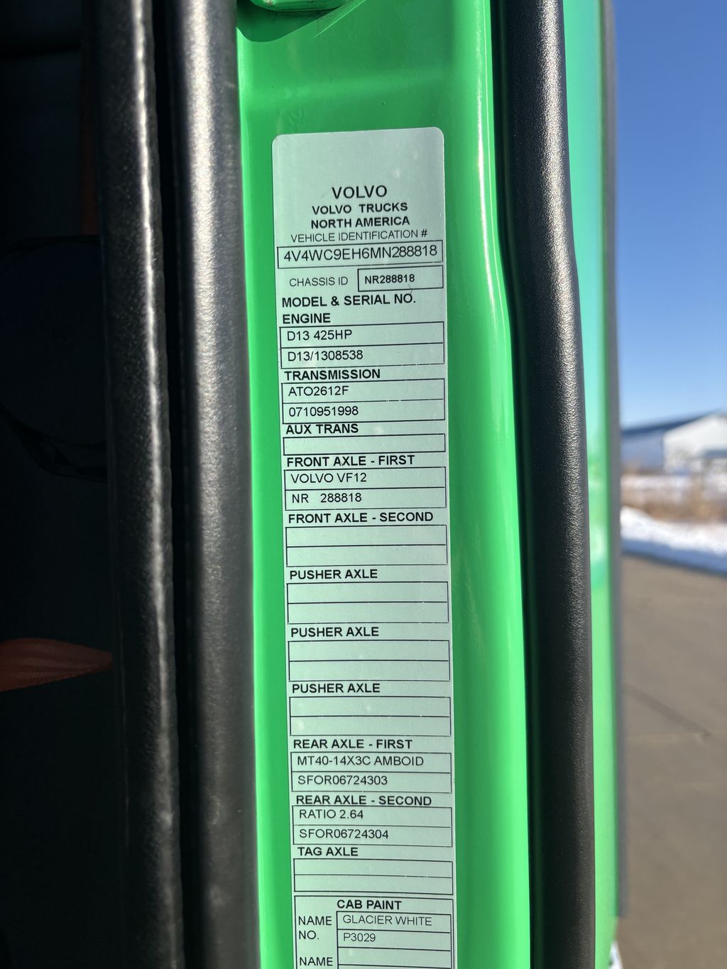 Slide images of 2021 VOLVO VNR64T