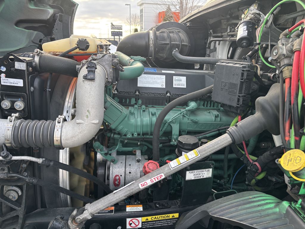 Slide images of 2021 VOLVO VNR64T