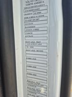 Slide images of 2022 VOLVO VNL64T860