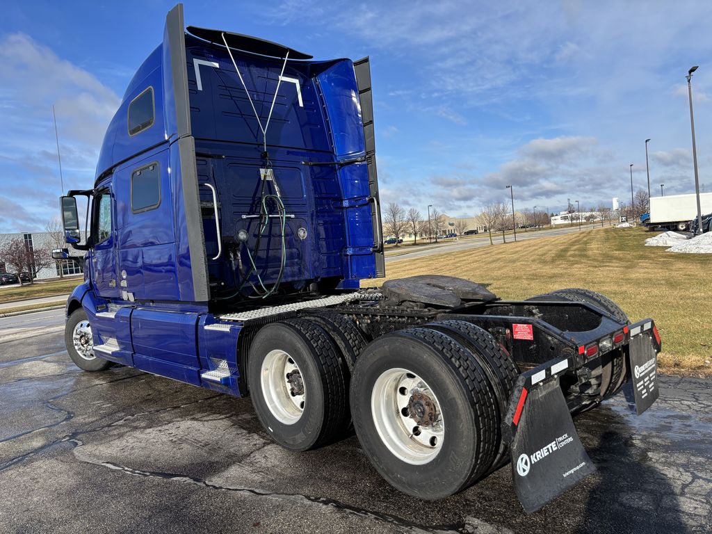 Slide images of 2020 VOLVO VN