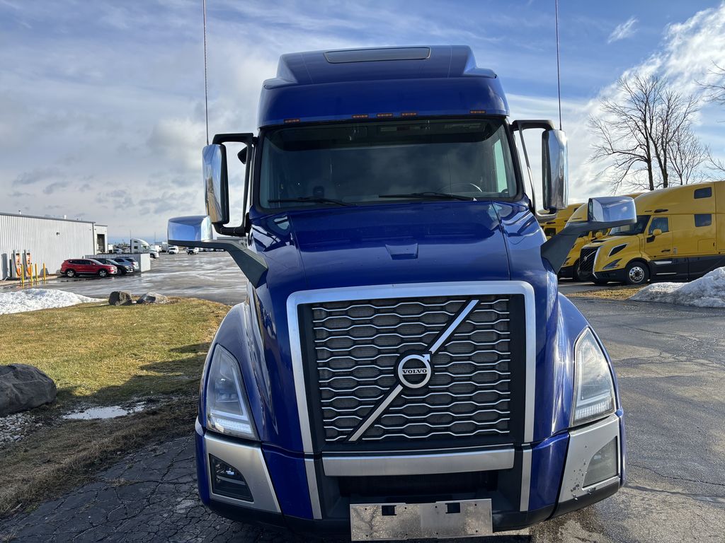 Slide images of 2020 VOLVO VN